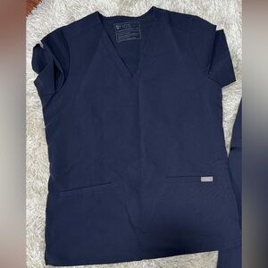 FIGS NAVY SCRUB TOP